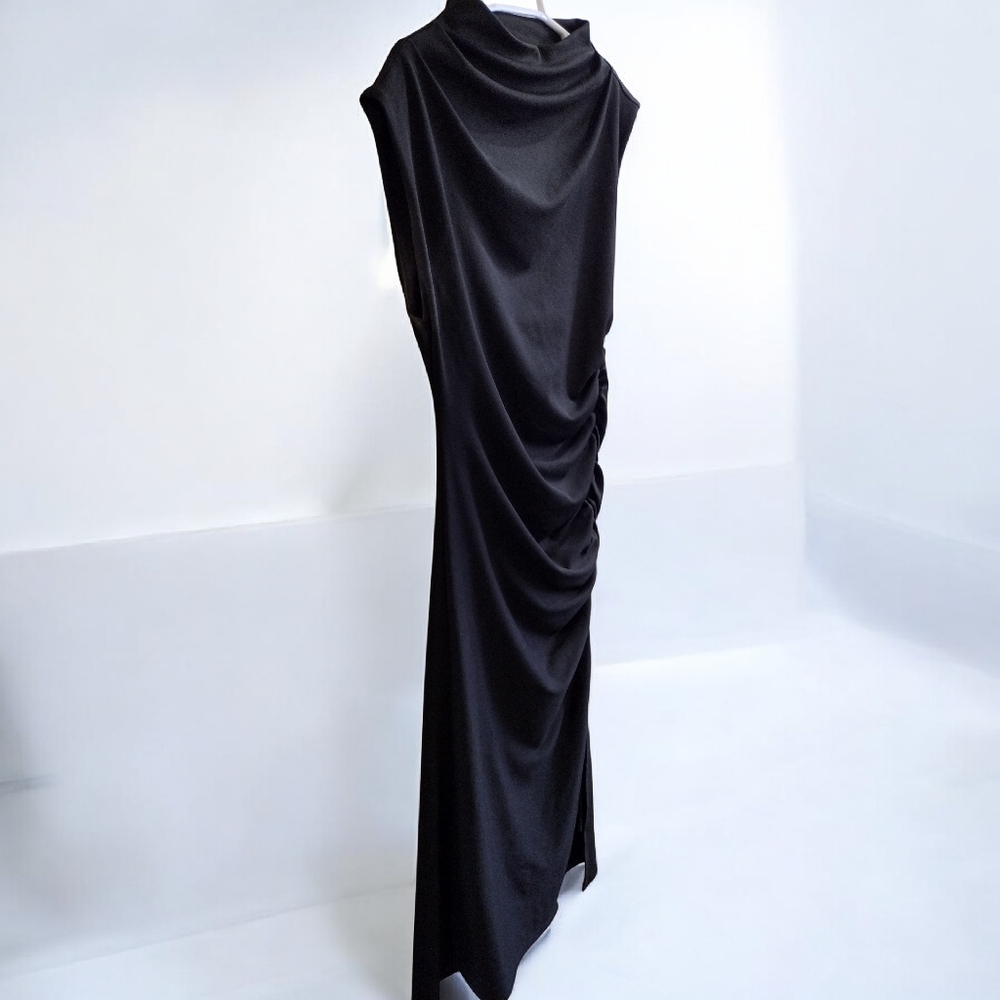 Elegant Black Sleeveless Dress - Picture 3 of 5